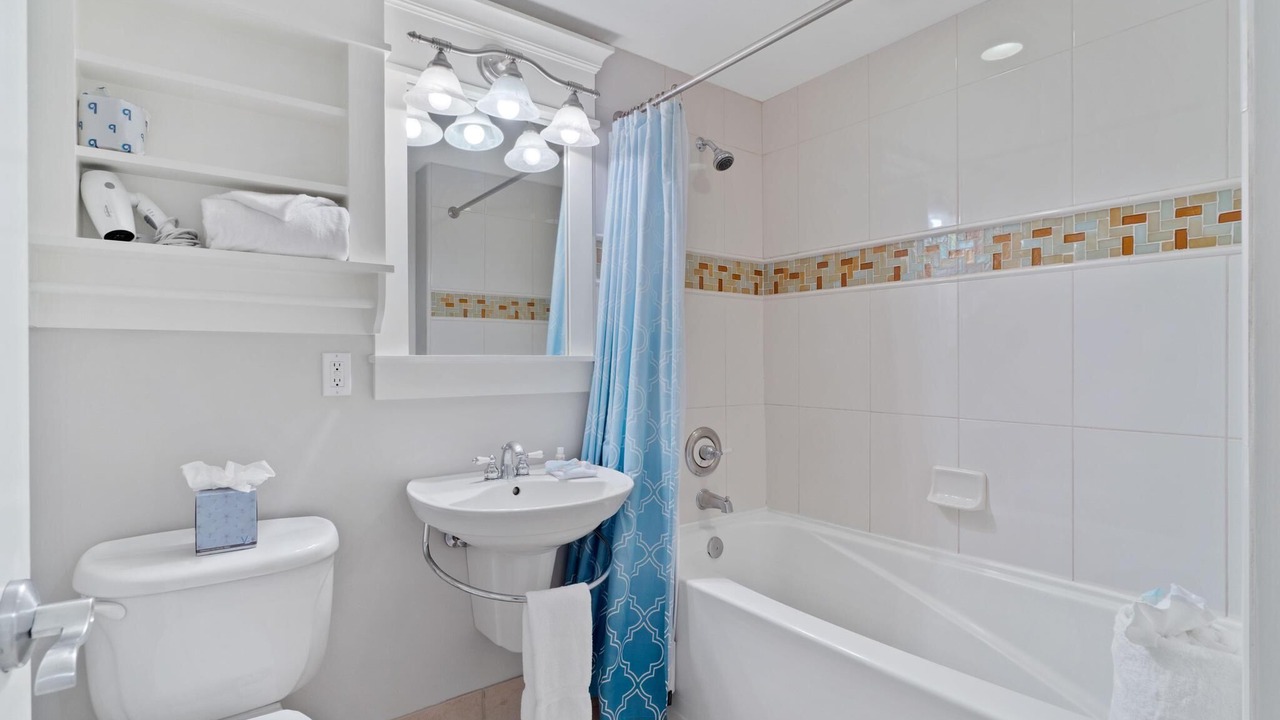 Photo of Bathroom in Baytowne Wharf