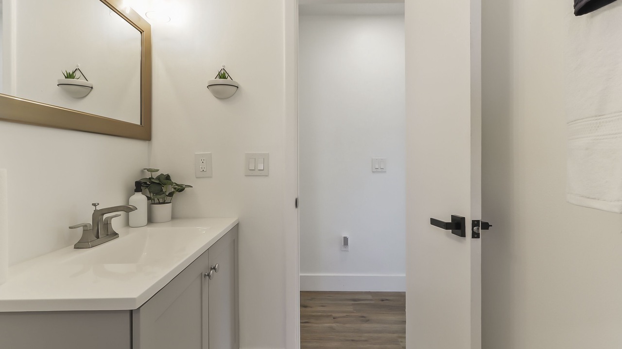 Photo of Bathroom in Port Tampa City