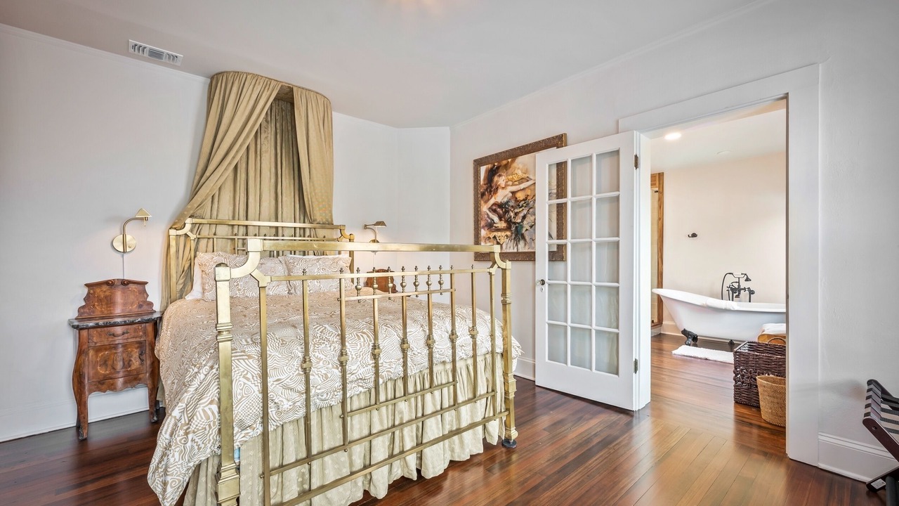 Photo of Bedroom in Downtown Historic District