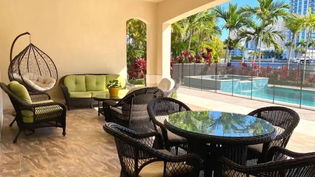 Photo of Outdoor in Hallandale Beach