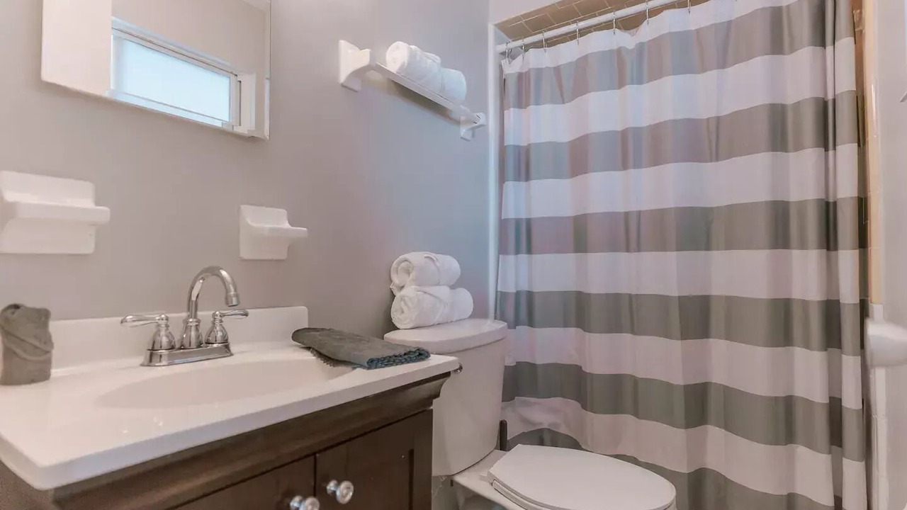 Photo of Bathroom in Sandalwood