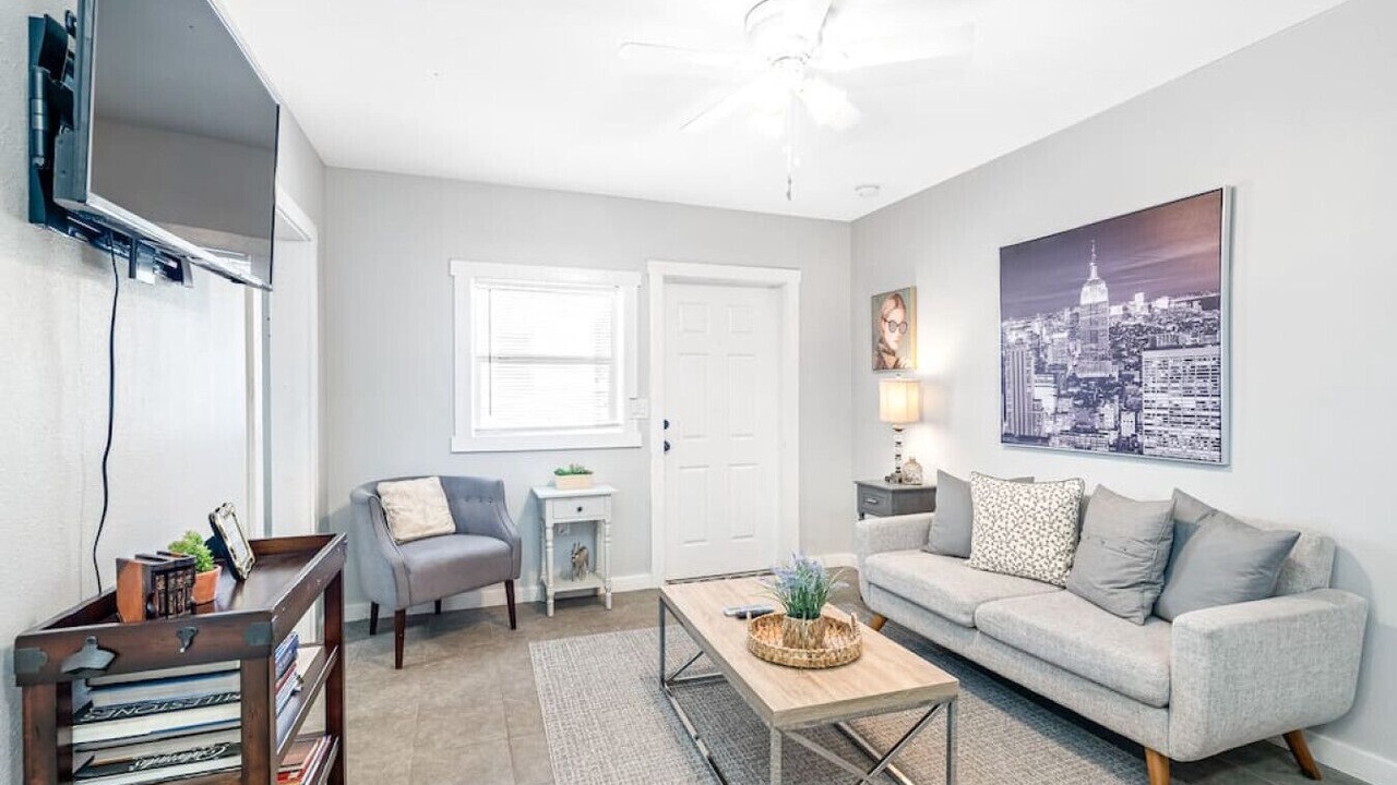 Photo of Livingroom in Oakford Park