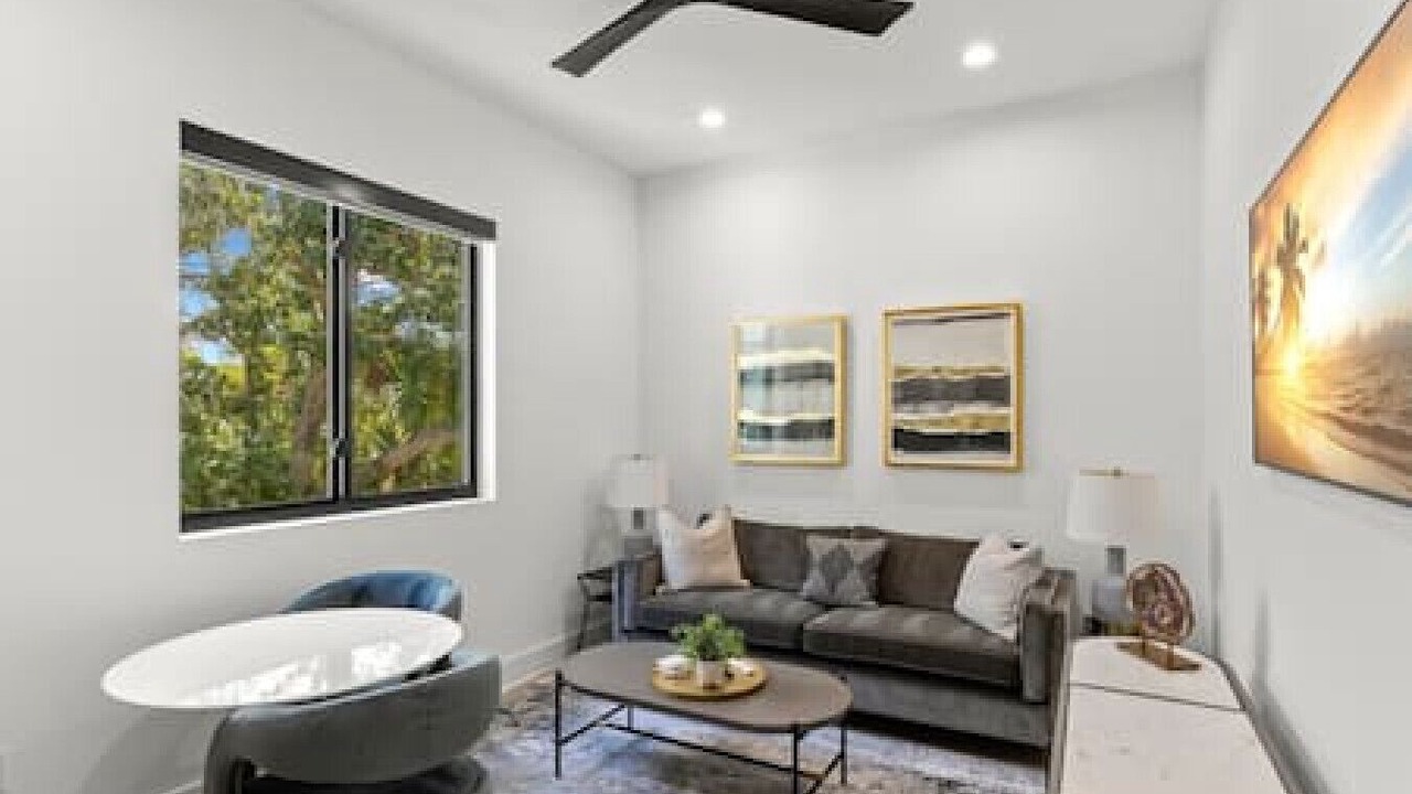 Photo of Livingroom in North Hyde Park