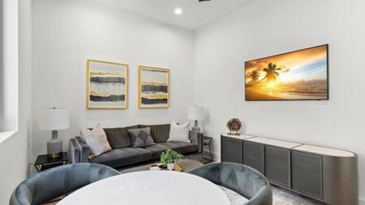 Photo of Livingroom in North Hyde Park