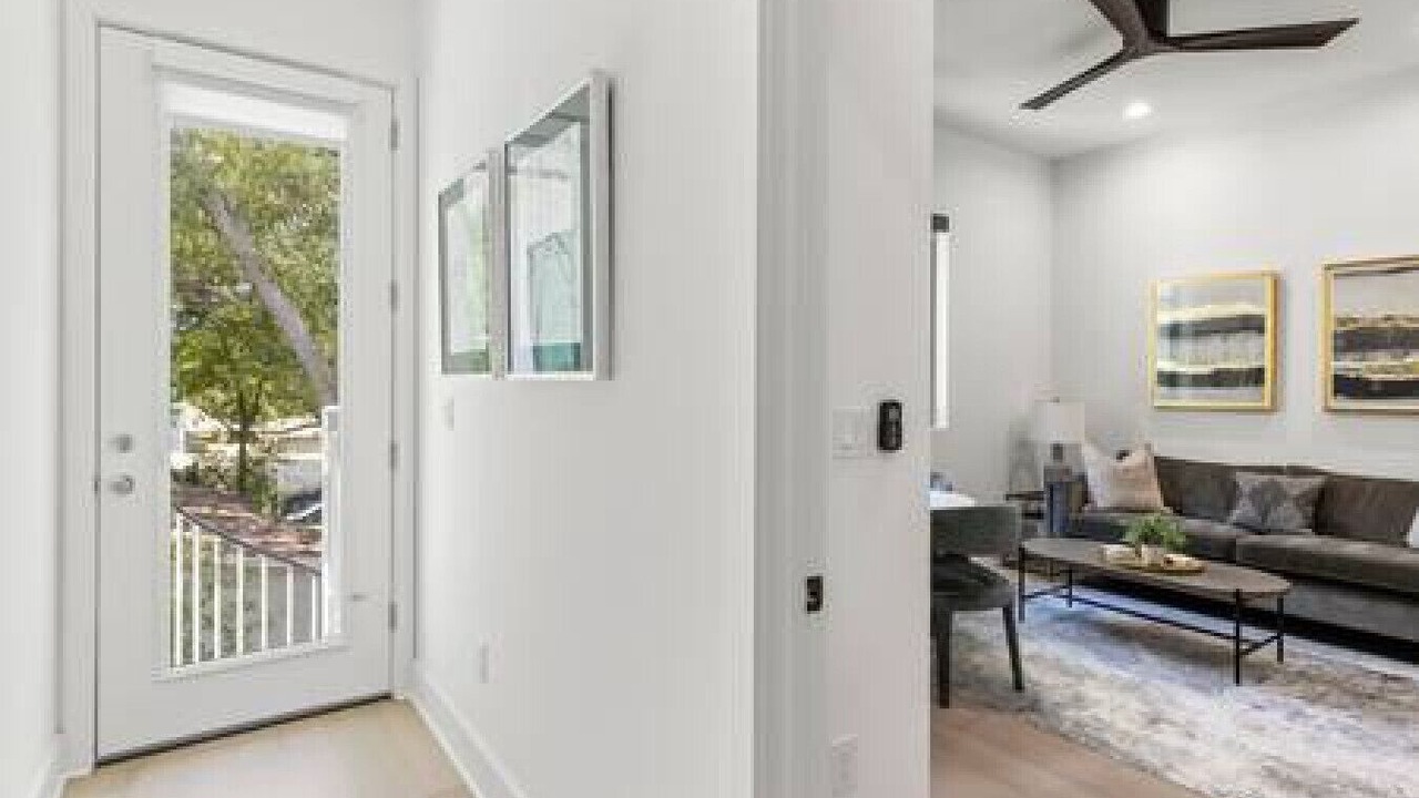 Photo of Livingroom in North Hyde Park
