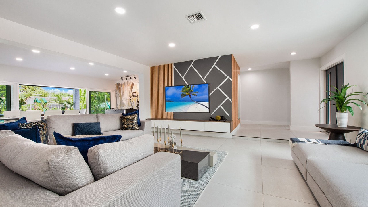 Photo of Livingroom in Ludlam