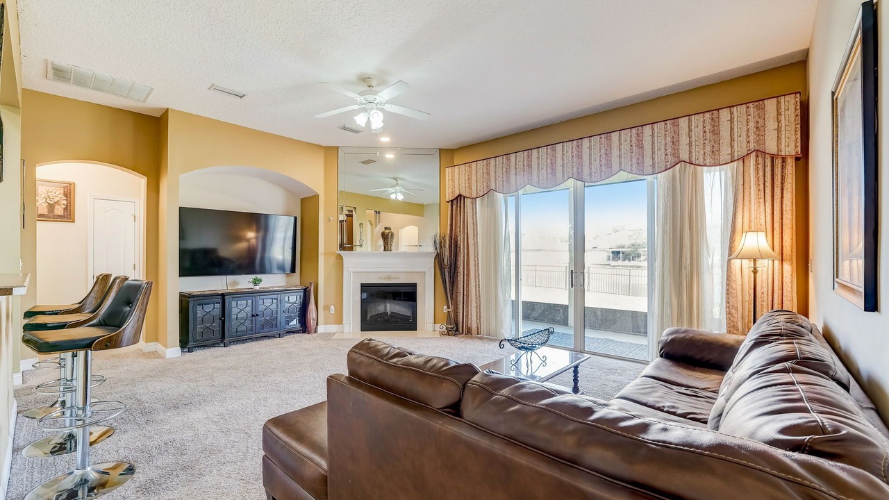 Photo of Livingroom in OakLeaf Plantation