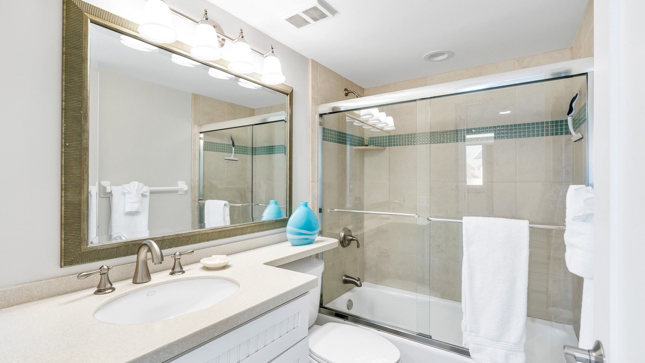 Photo of Bathroom in Park Shore