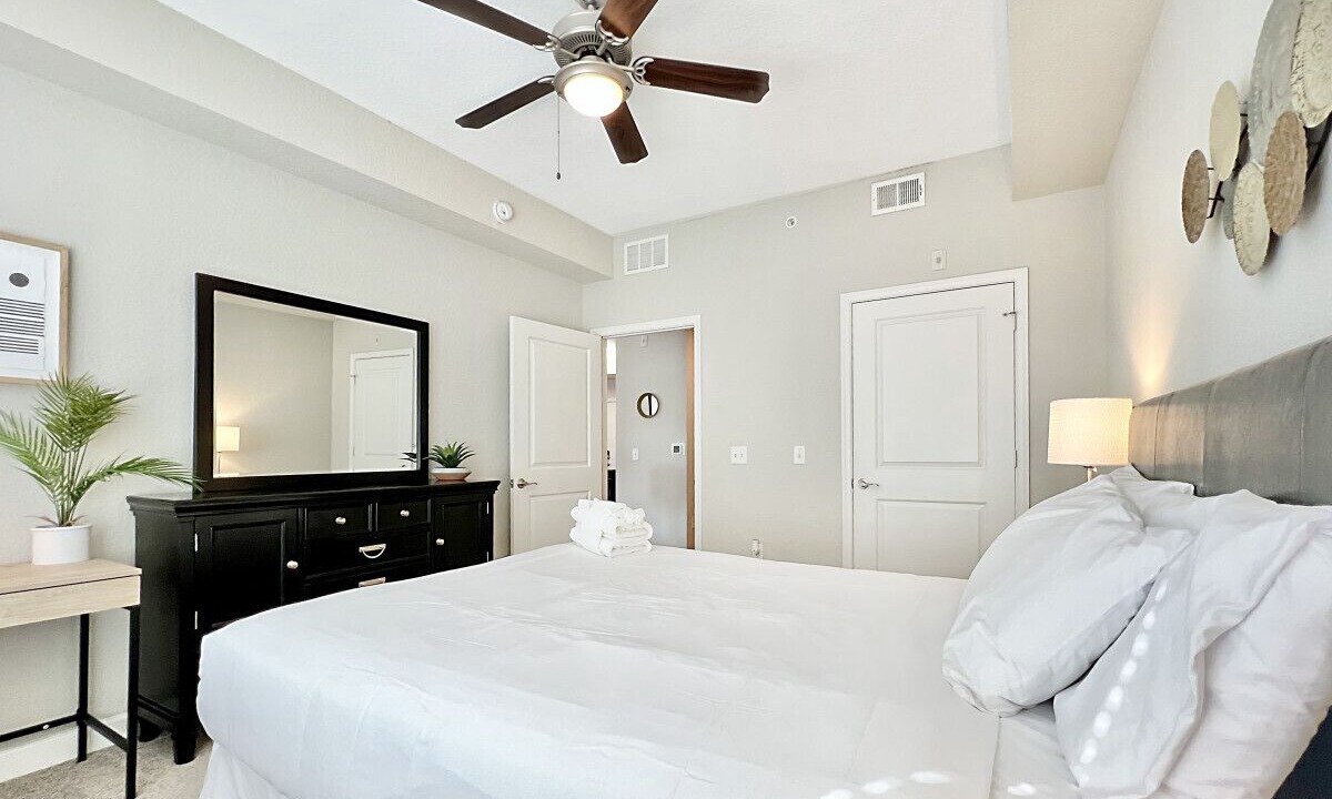 Photo of Bedroom in Carver City - Lincoln Gardens