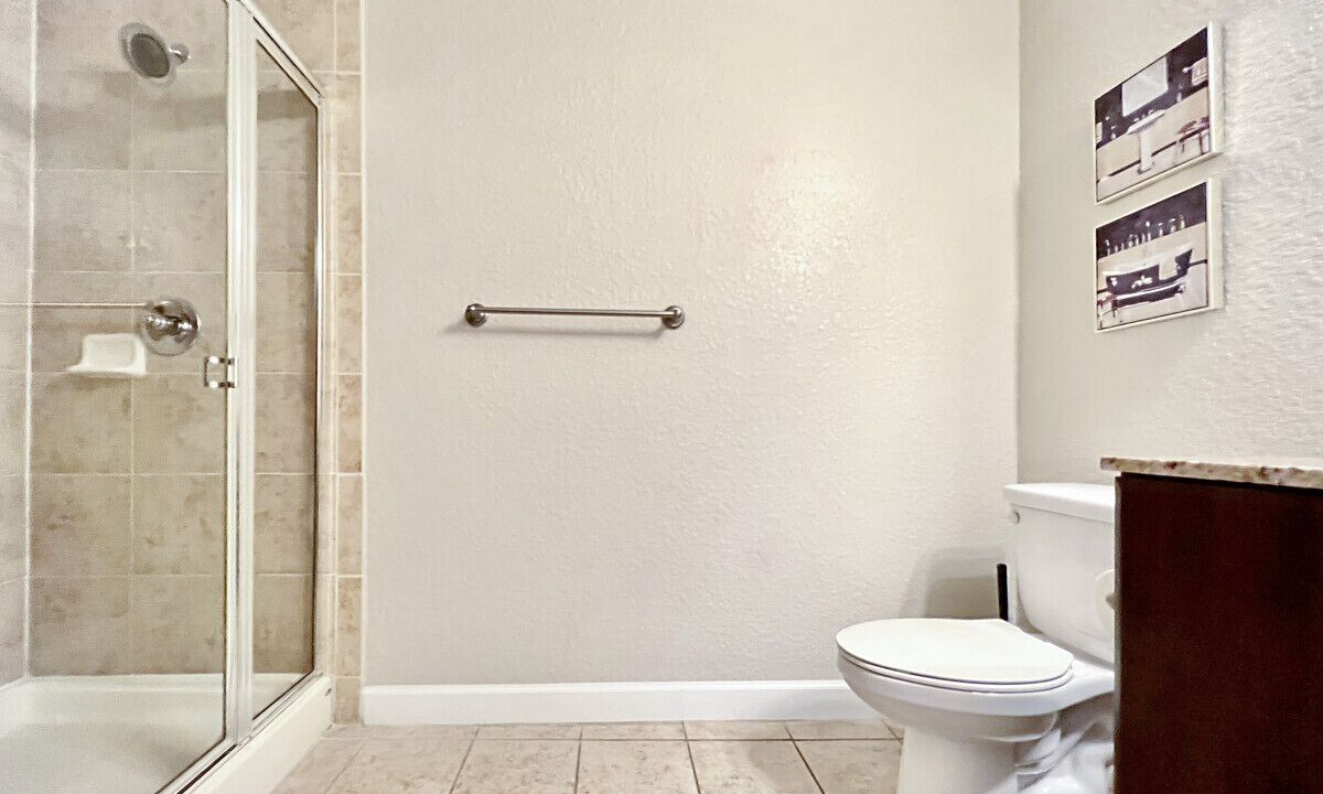 Photo of Bathroom in Carver City - Lincoln Gardens