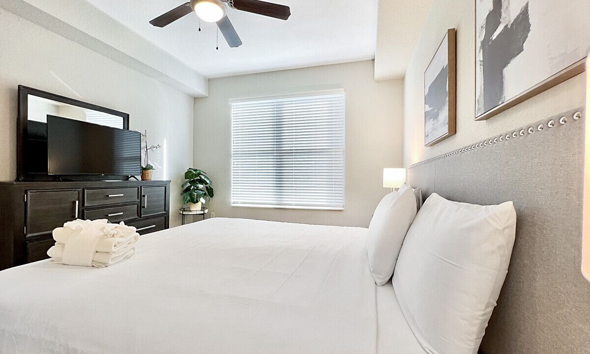 Photo of Bedroom in Carver City - Lincoln Gardens