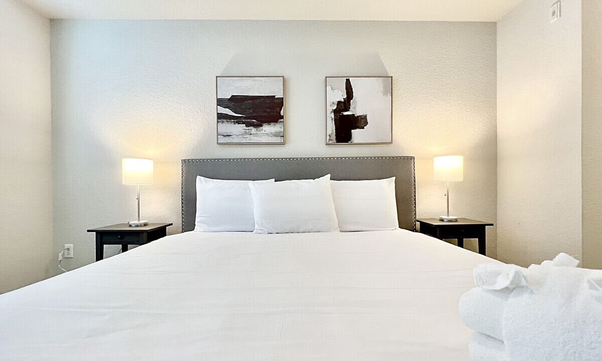 Photo of Bedroom in Carver City - Lincoln Gardens