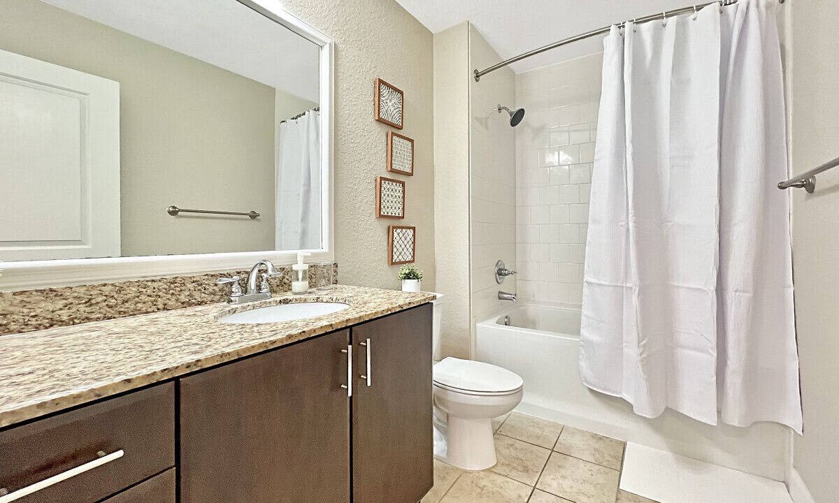 Photo of Bathroom in Carver City - Lincoln Gardens
