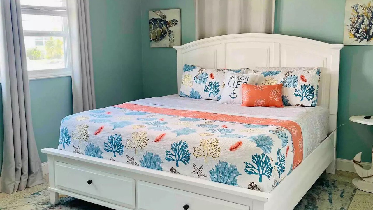 Photo of Bedroom in Hudson Beach Estates