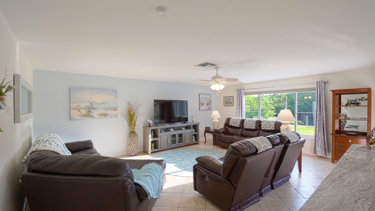 Photo of Livingroom in Fort Myers Shores