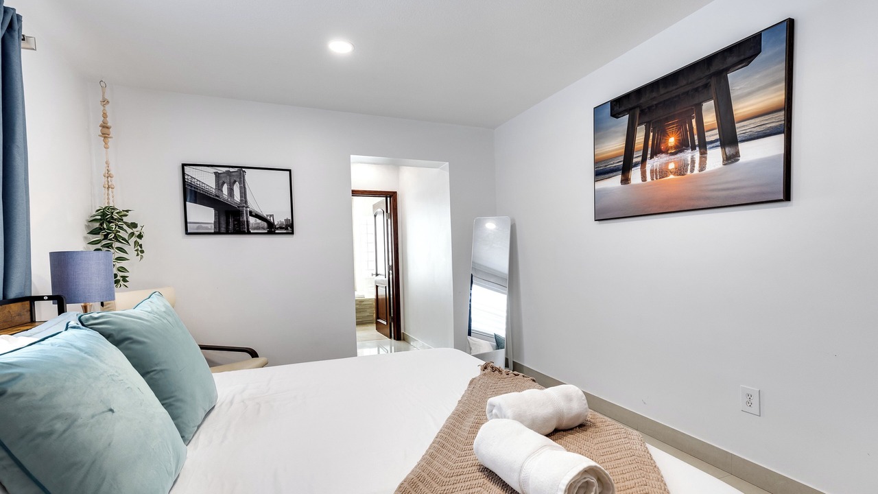 Photo of Bedroom in Ludlam
