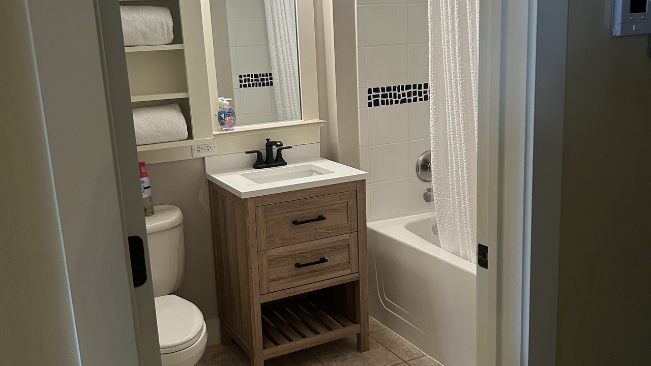 Photo of Bathroom in Baytowne Wharf