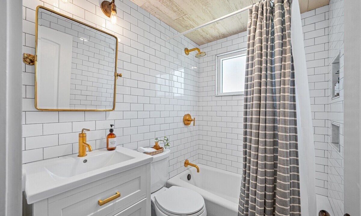 Photo of Bathroom in Largo