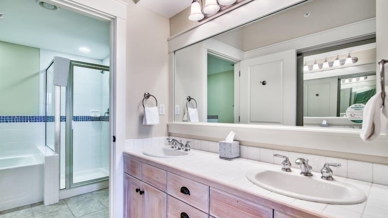 Photo of Bathroom in Baytowne Wharf