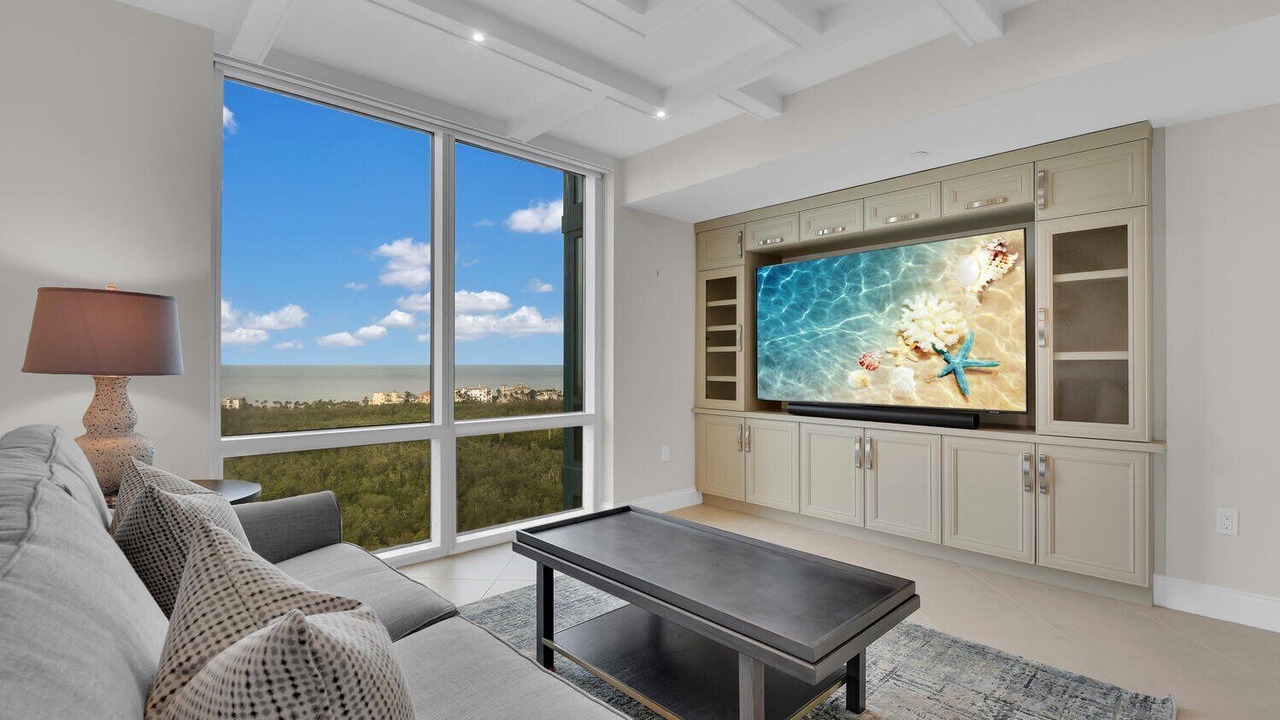 Photo of Livingroom in Pelican Bay