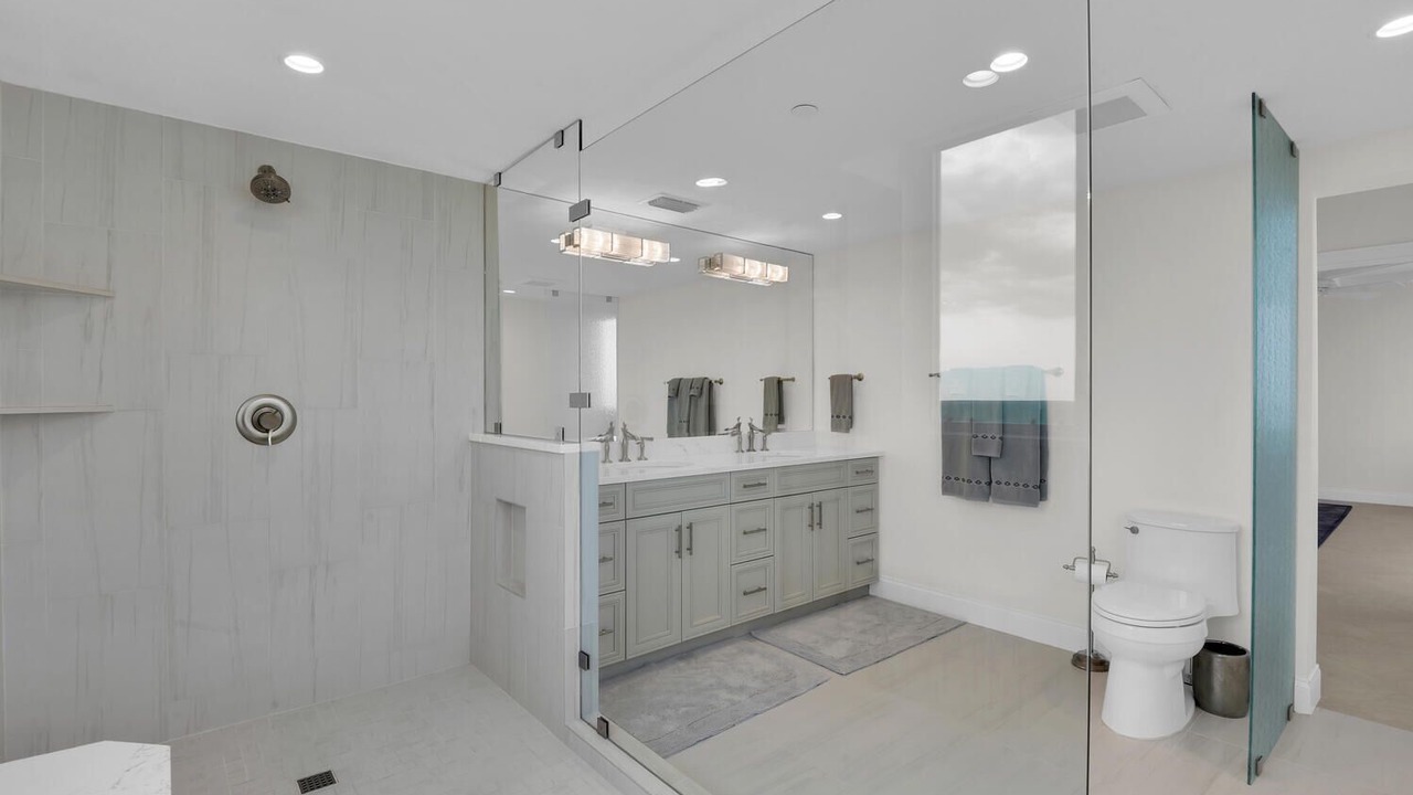 Photo of Bathroom in Pelican Bay