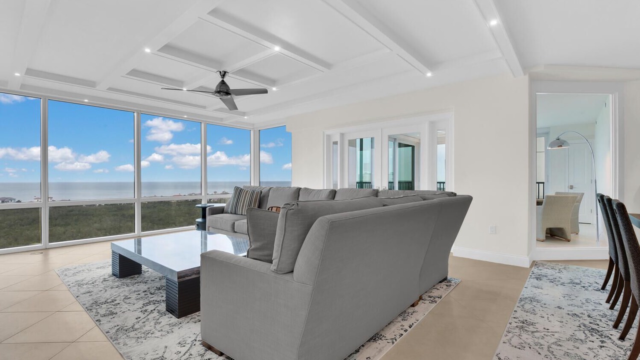 Photo of Livingroom in Pelican Bay