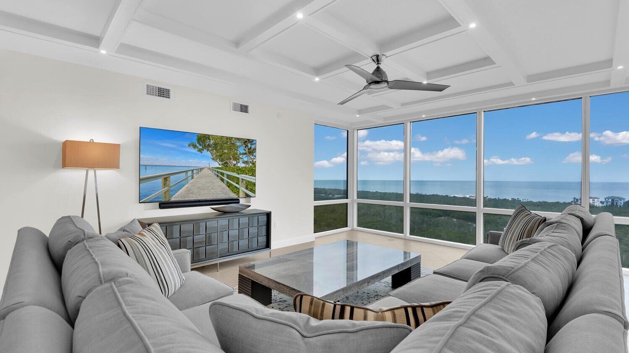 Photo of Livingroom in Pelican Bay