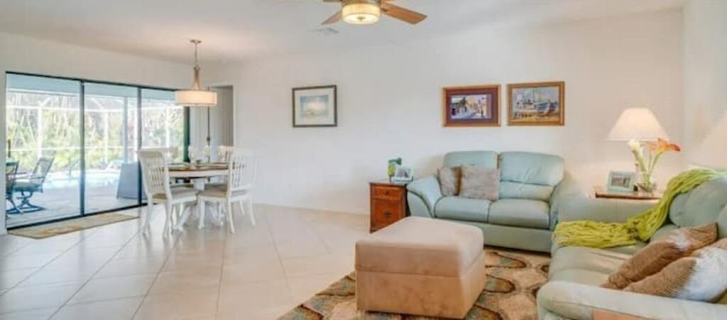 Photo of Livingroom in Yacht Club