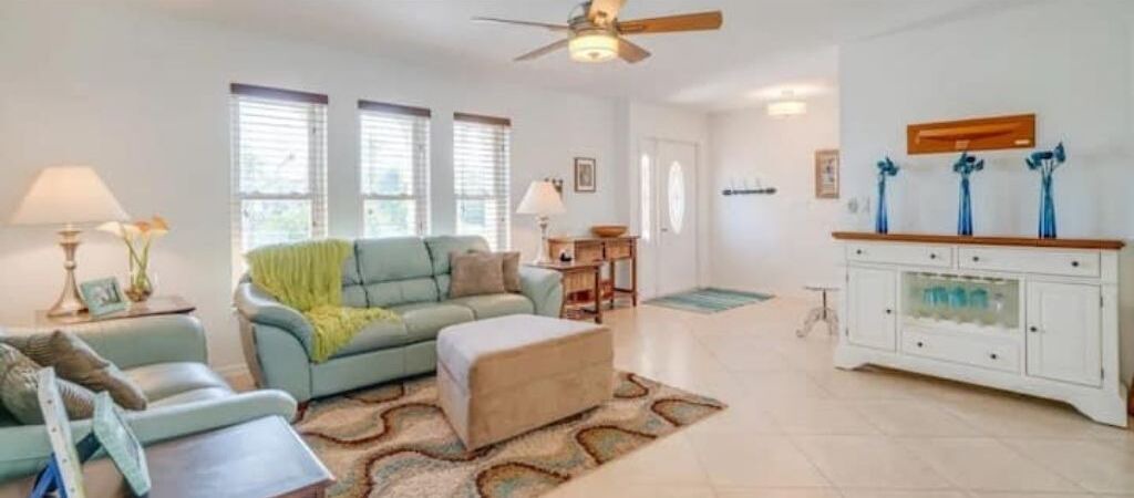 Photo of Livingroom in Yacht Club