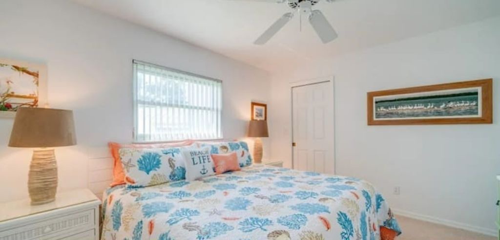 Photo of Bedroom in Yacht Club