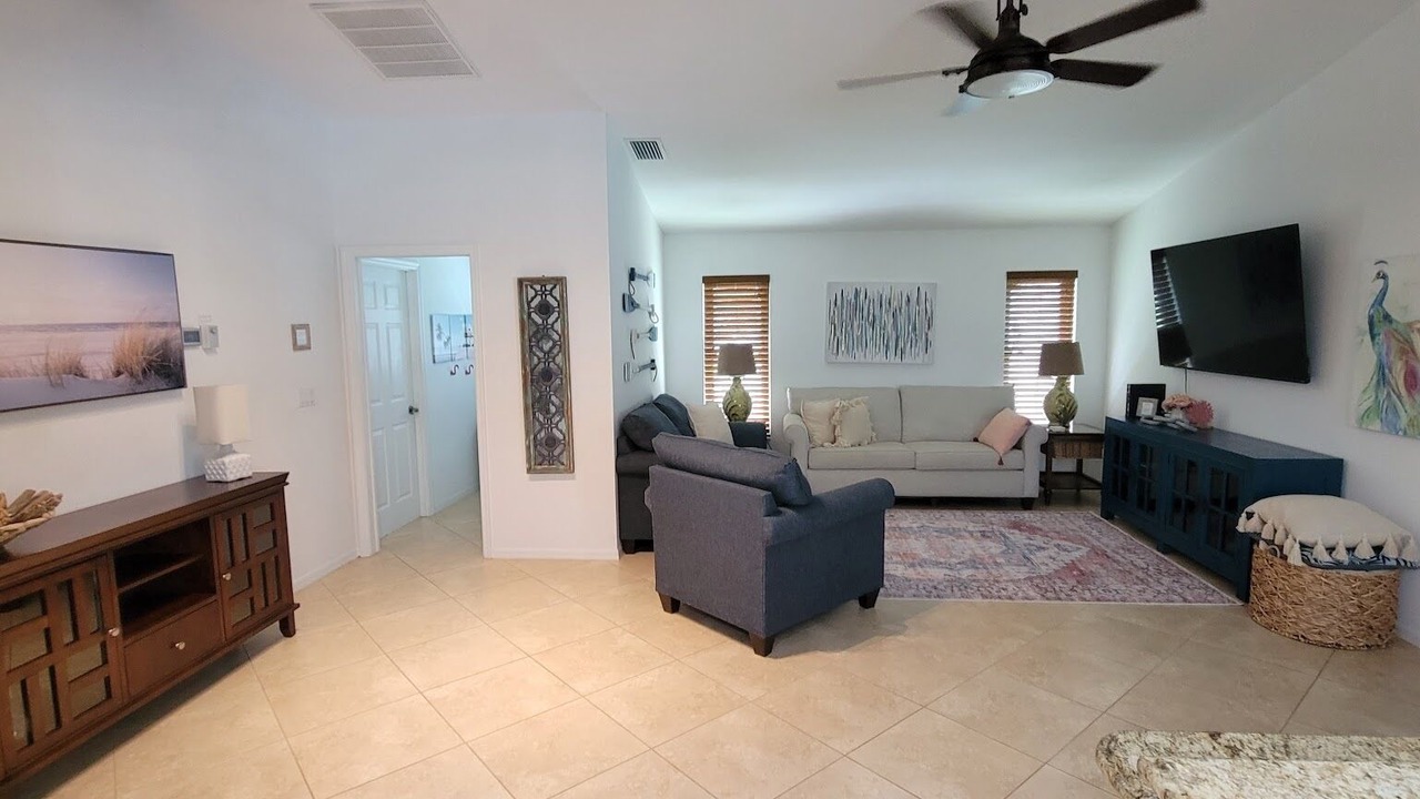 Photo of Livingroom in Yacht Club