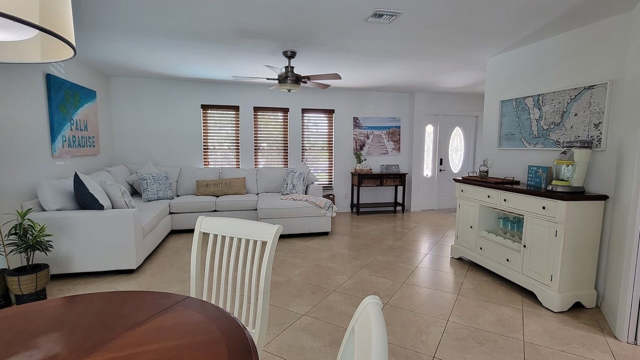 Photo of Livingroom in Yacht Club