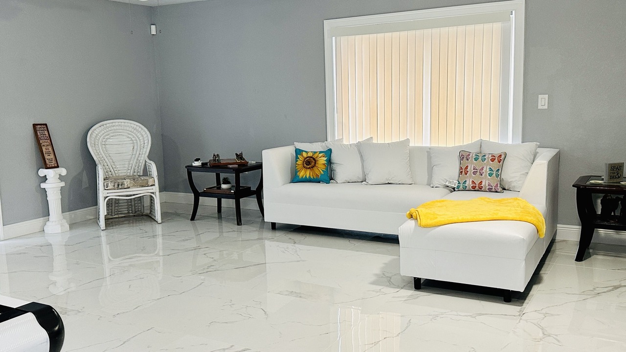 Photo of Livingroom in Sunshine