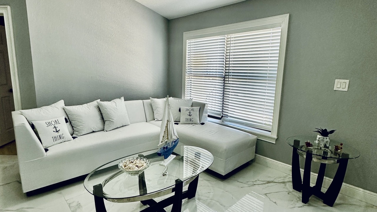 Photo of Livingroom in Sunshine