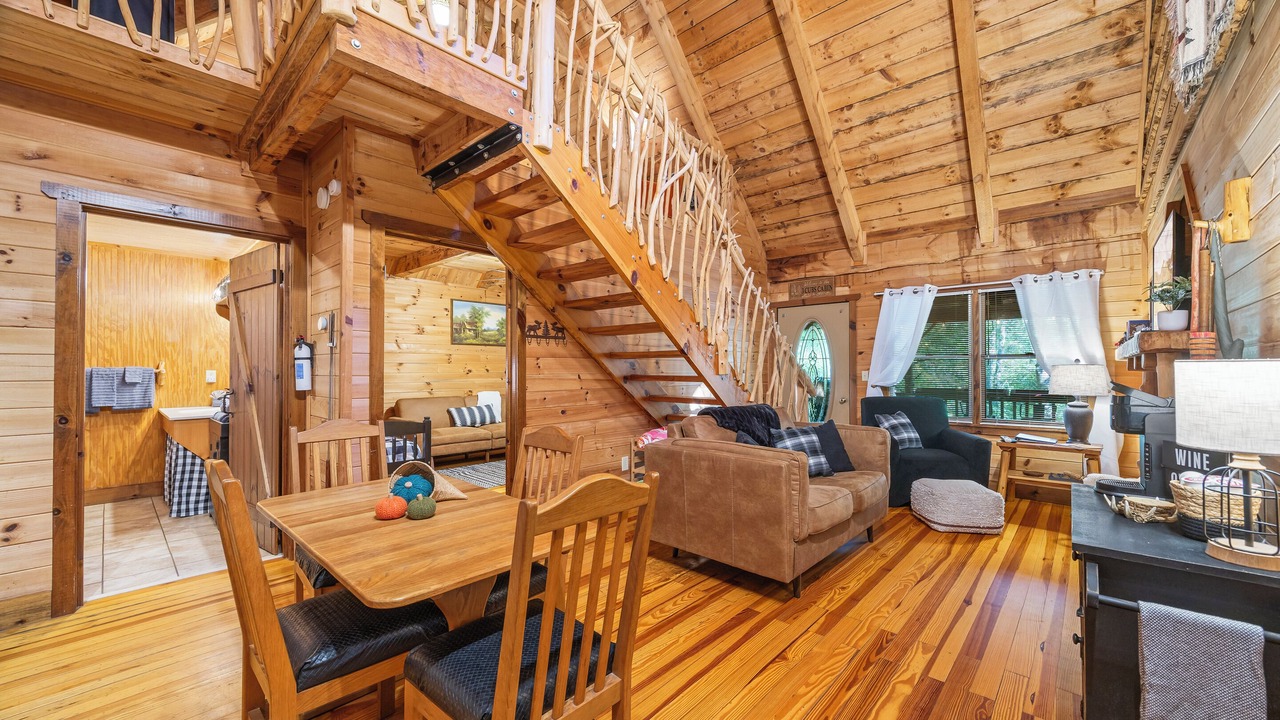 Photo of Livingroom in Dahlonega
