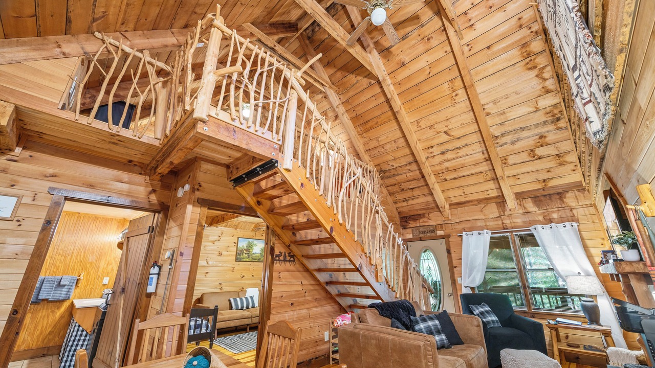 Photo of Livingroom in Dahlonega