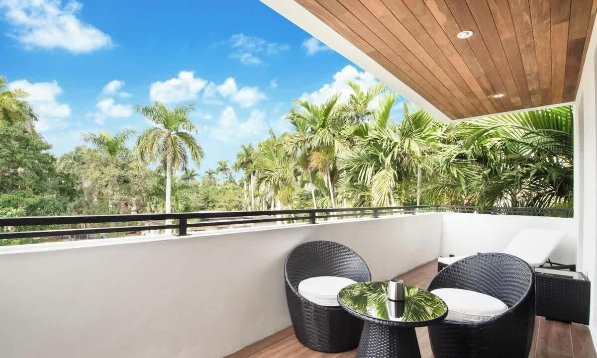 Photo of Patio Balcony in North Bay Village