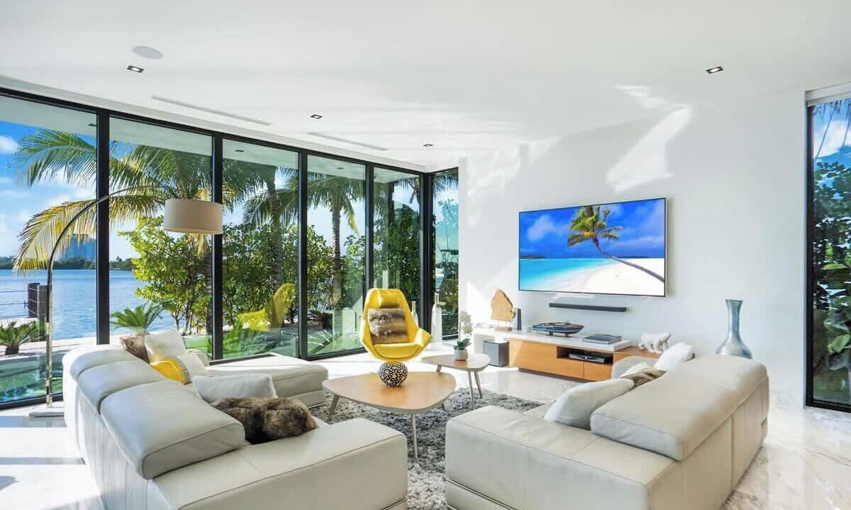 Photo of Livingroom in North Bay Village