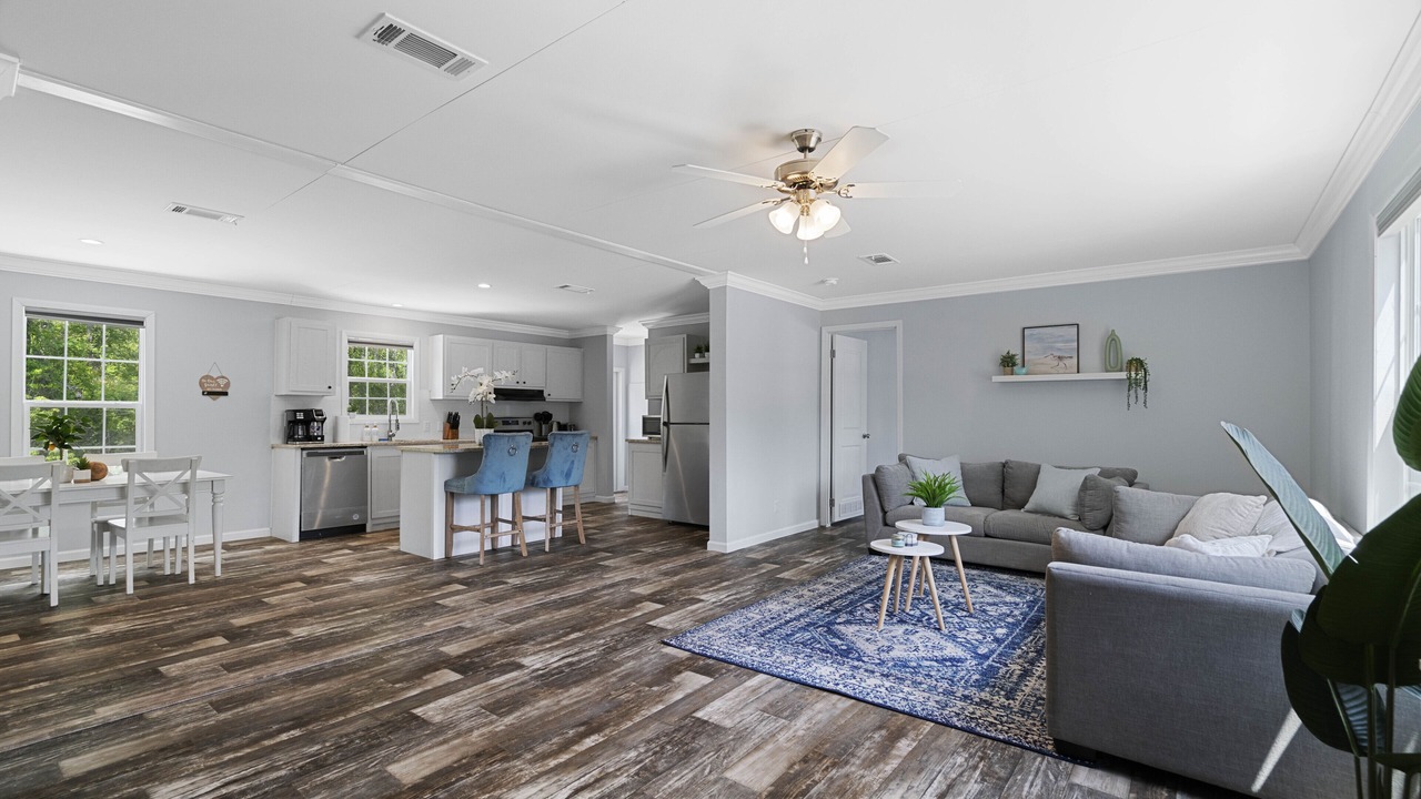 Photo of Livingroom in Moon Lake Estates