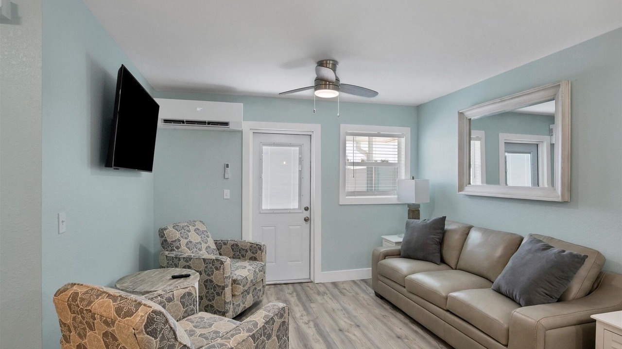 Photo of Livingroom in Grove City