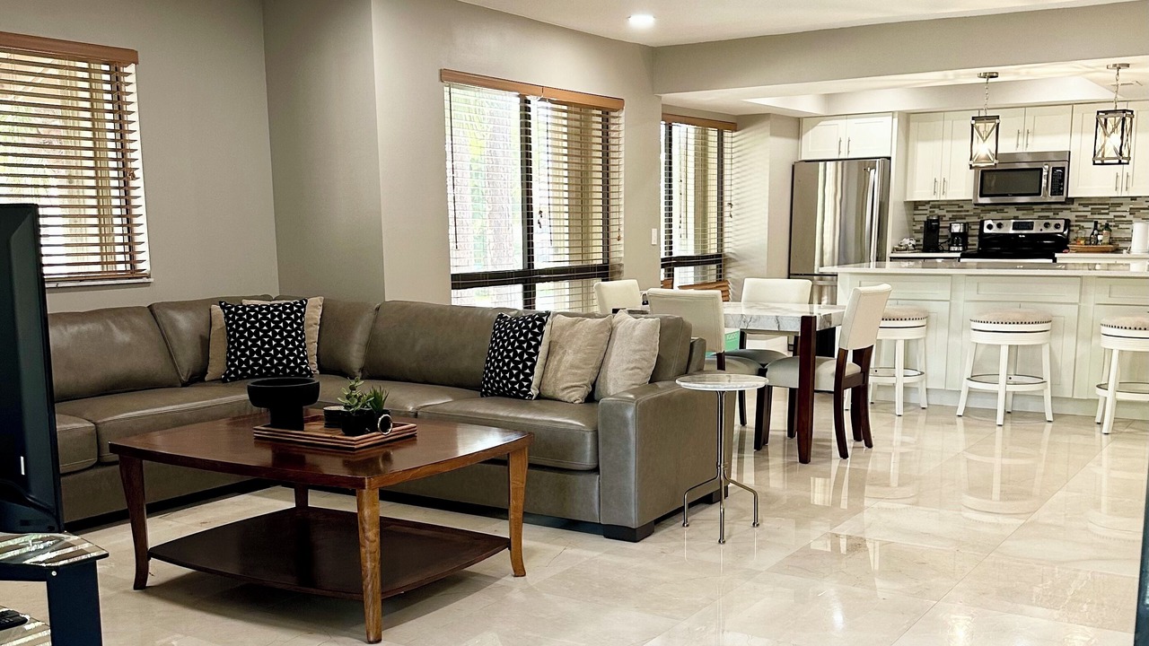 Photo of Livingroom in Hunt Club