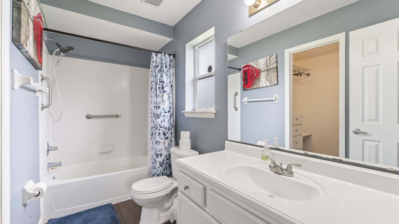 Photo of Bathroom in Sandalwood