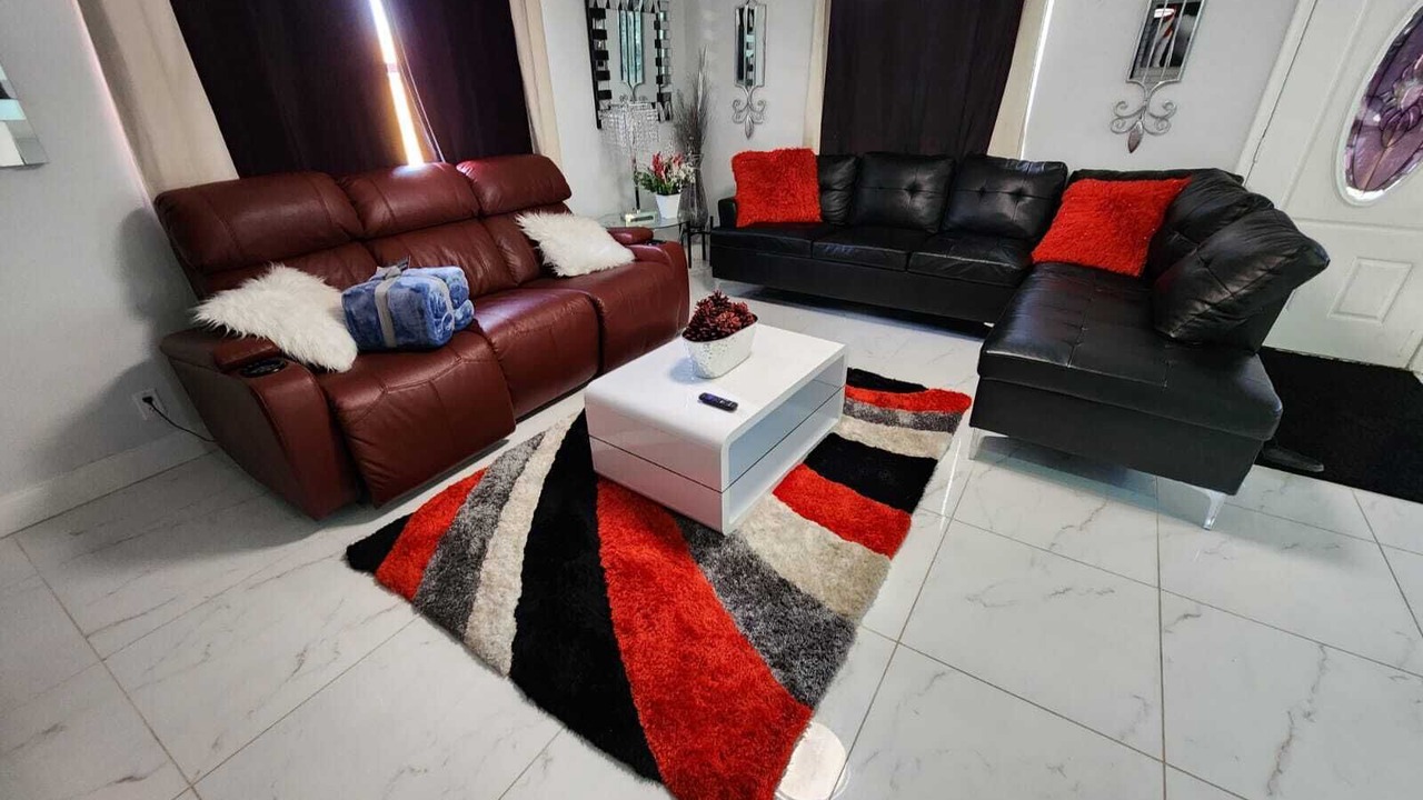 Photo of Livingroom in North Lauderdale
