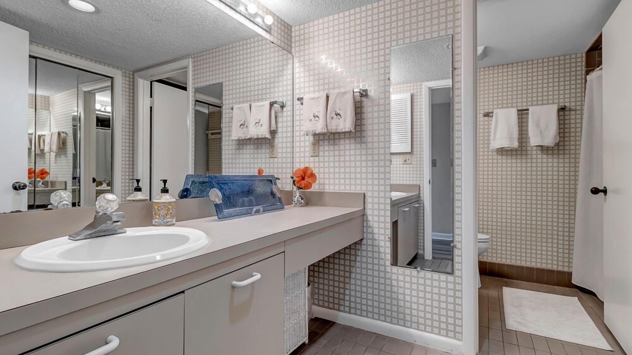 Photo of Bathroom in Sawgrass
