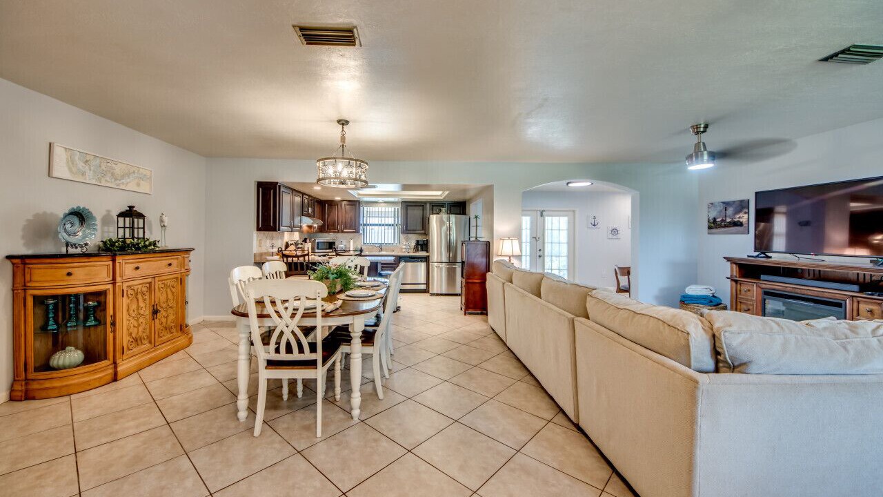 Photo of Livingroom in Caloosahatchee