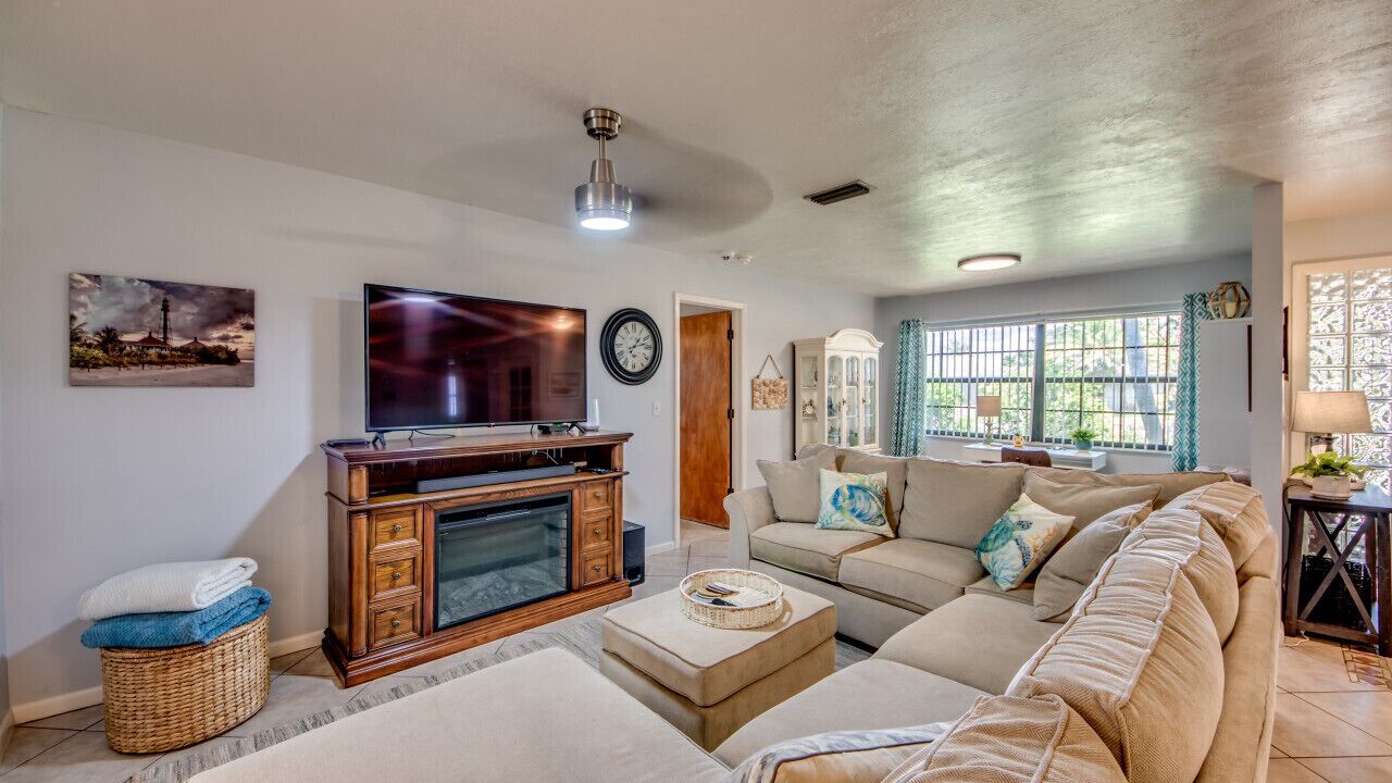 Photo of Livingroom in Caloosahatchee
