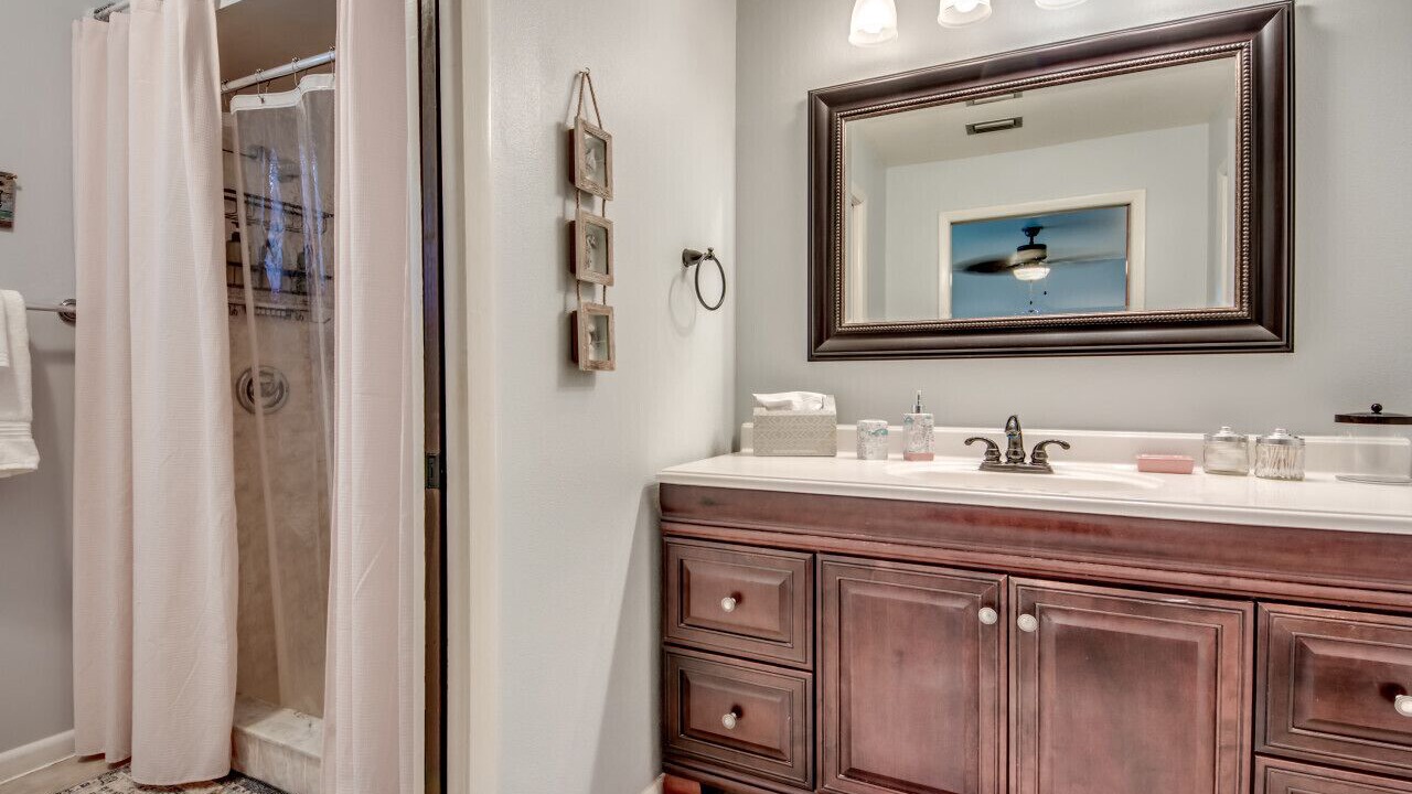 Photo of Bathroom in Caloosahatchee