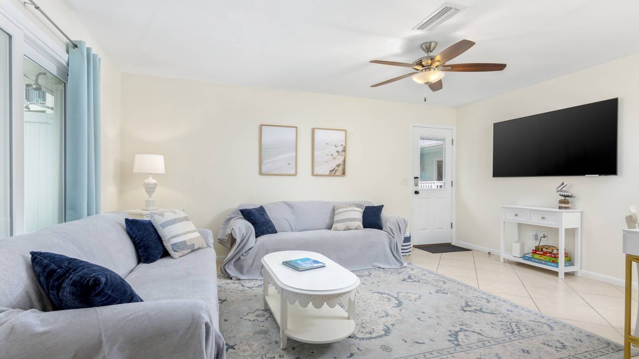 Photo of Livingroom in Surfcrest Village