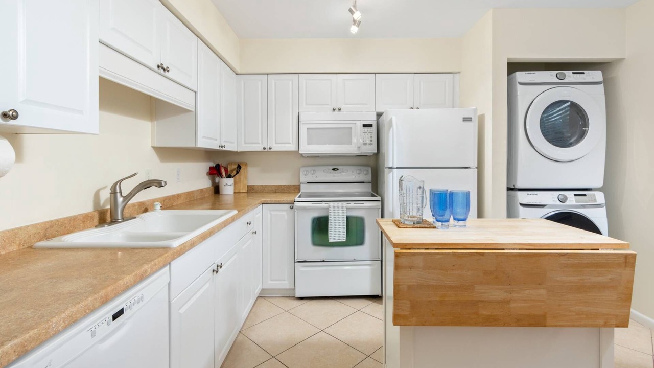 Photo of Kitchen in Surfcrest Village