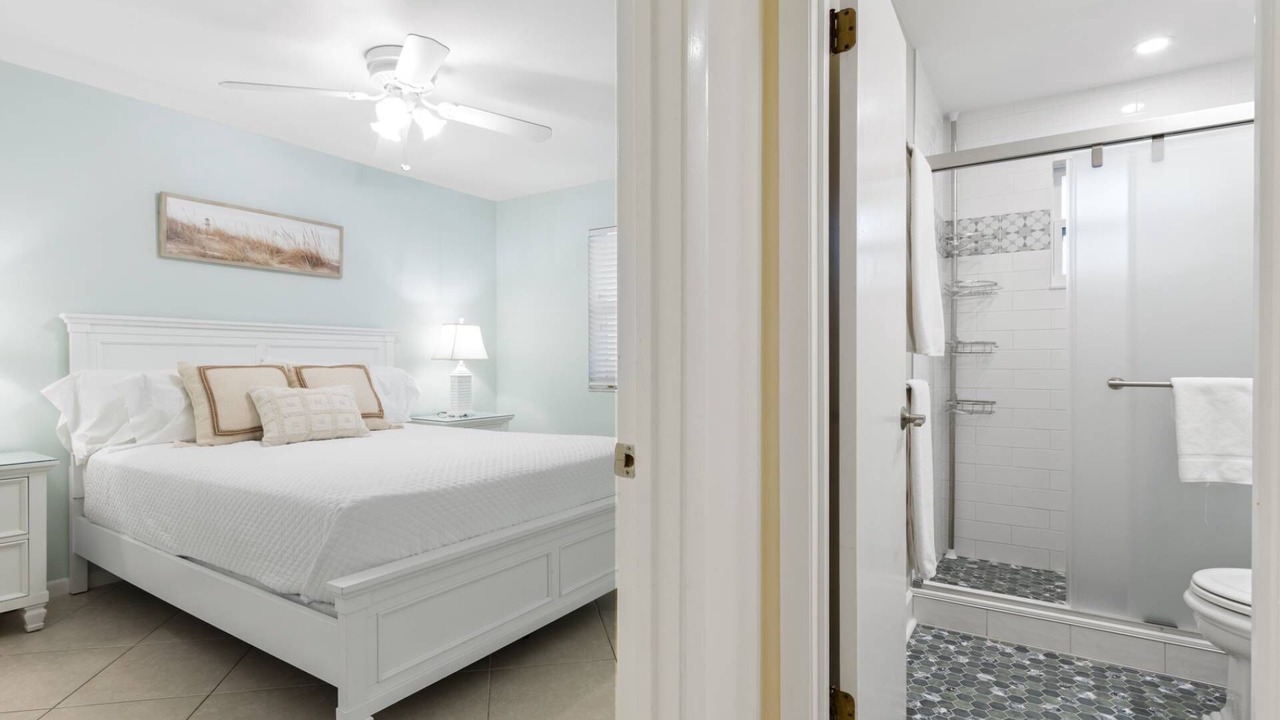 Photo of Bathroom in Surfcrest Village